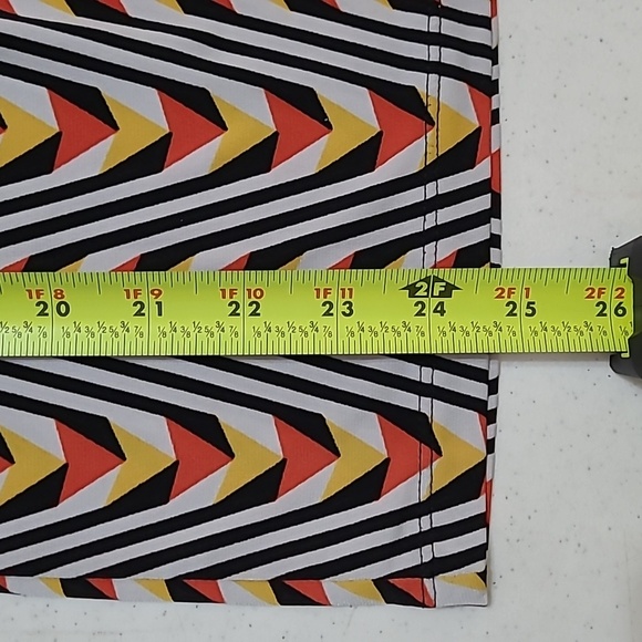 Anne Klein sleeveless top with a colorful abstract chevron design size Large - Picture 8 of 8